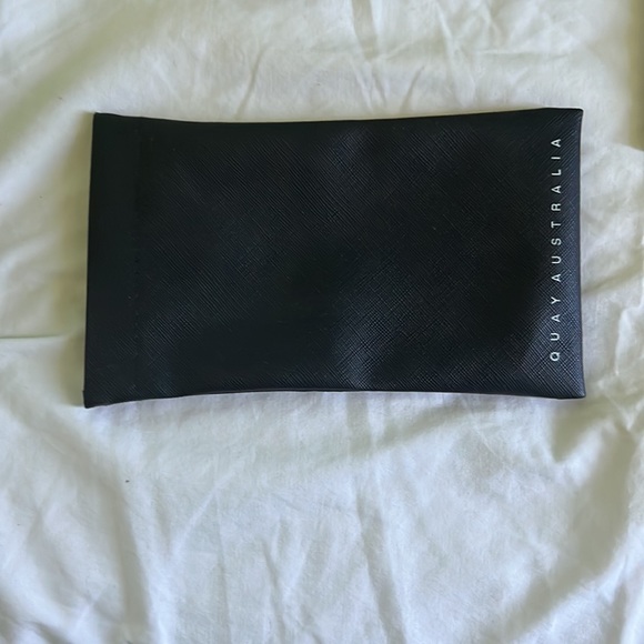 Quay sunglasses with case - Picture 5 of 5